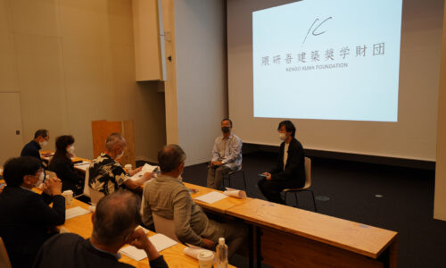 選考委員総評 (左から 藤原 徹平先生、選考委員長の平野 利樹先生)